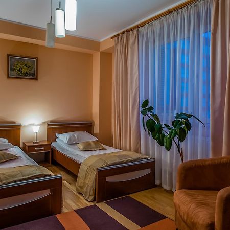Hotel Maria Рэдэуци Экстерьер фото
