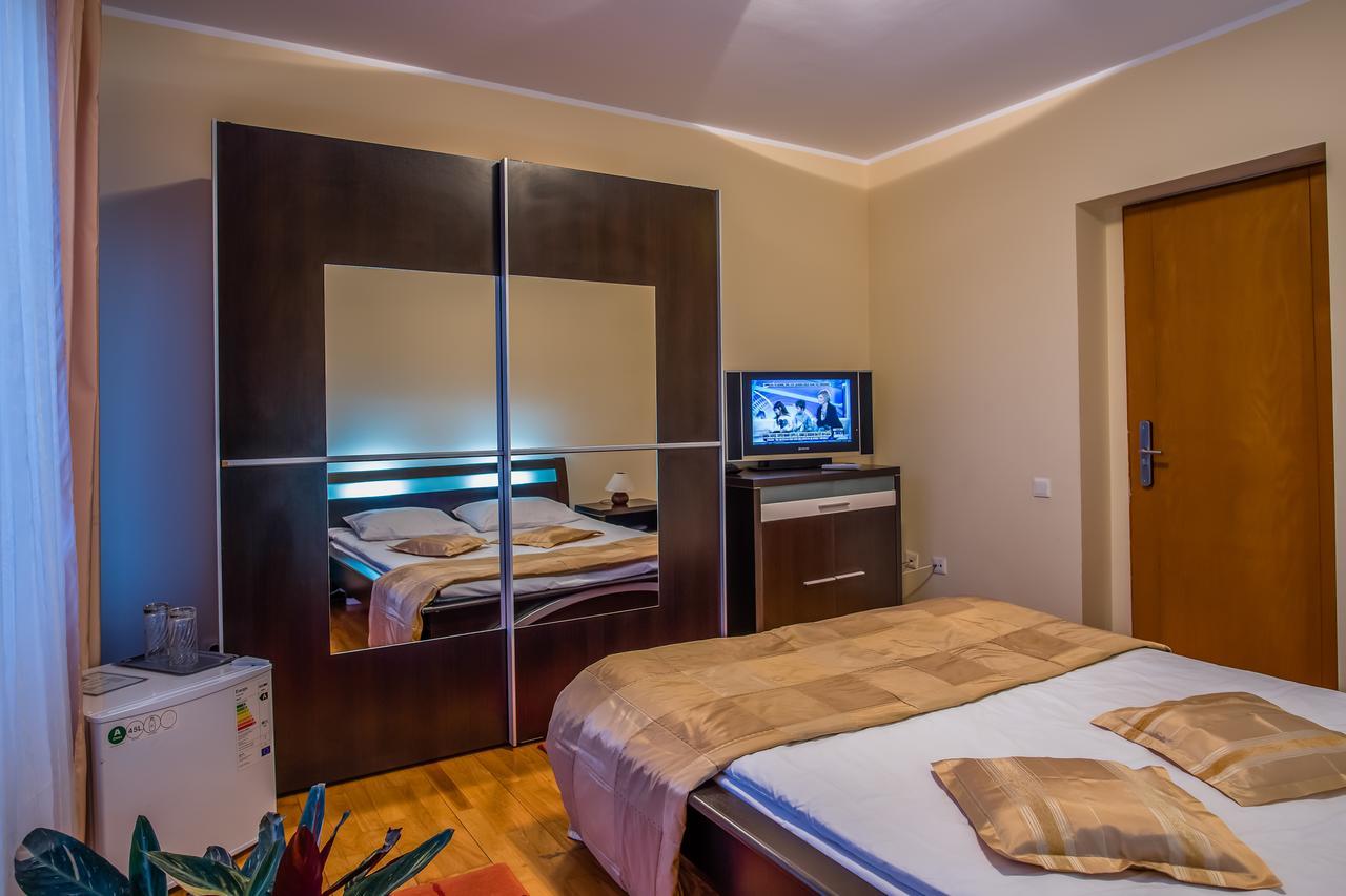 Hotel Maria Рэдэуци Экстерьер фото